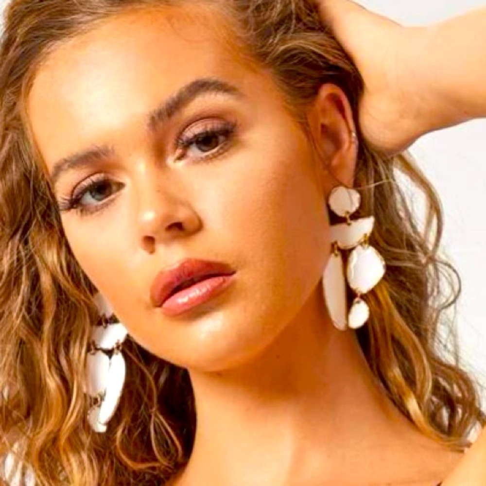 GoddessStyle Glam Gold & White Enamel Dangle Drop Lightweight StatementEโฆ - Picture 6 of 16